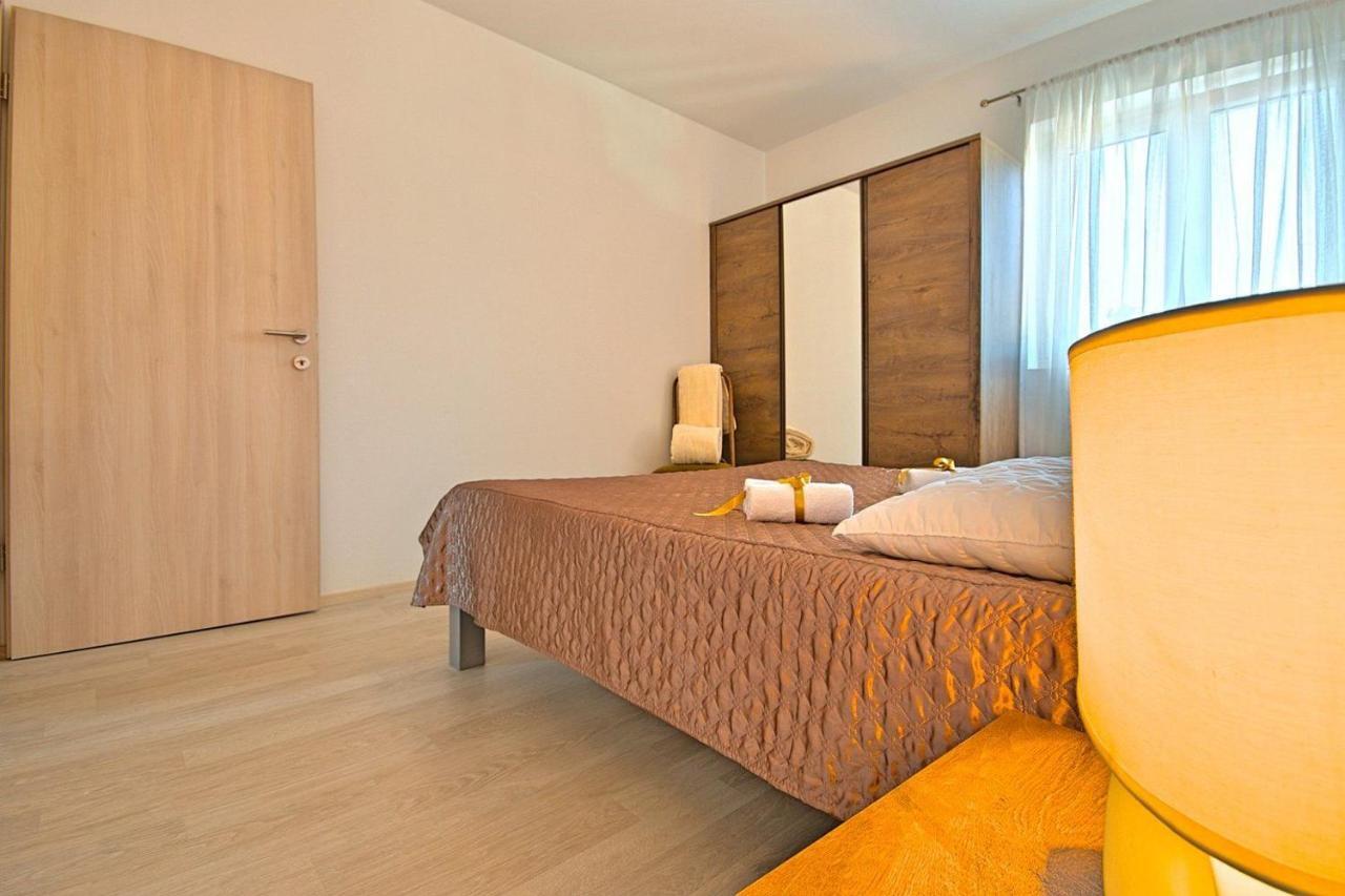 Ferienhaus Charming Beachfront In *