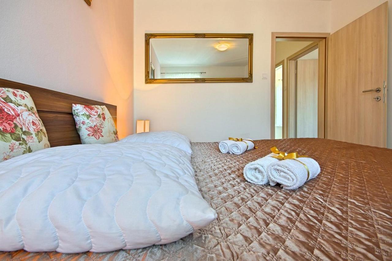 Charming Beachfront In * Poreč