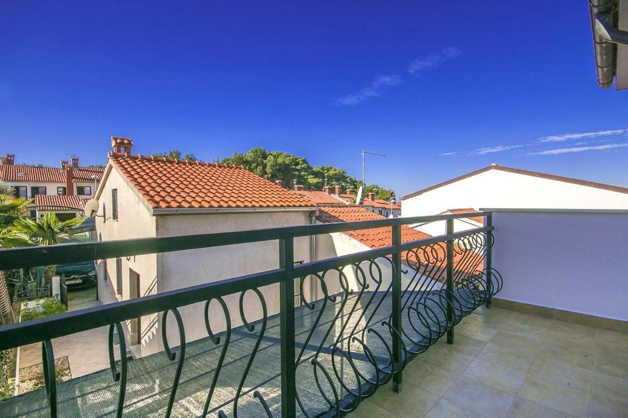 Ferienhaus Charming Beachfront In *